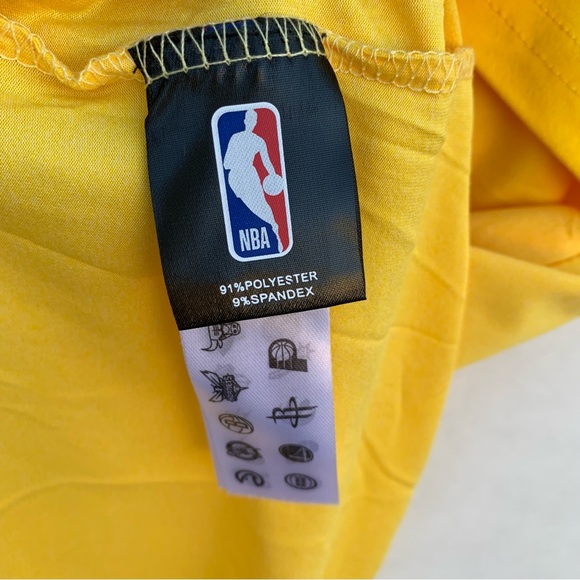 NBA Team logo T- Shirt Los Angeles Lakers Basketball Mens Size M Yellow - Picture 8 of 13